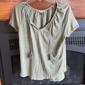Ladies medium, olive green, short sleeve shirt